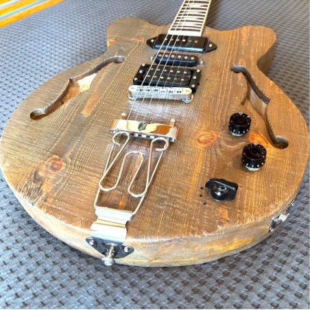 Guitarra de Jazz de madera reciclada