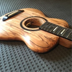 Guitarra eléctrica de olivo