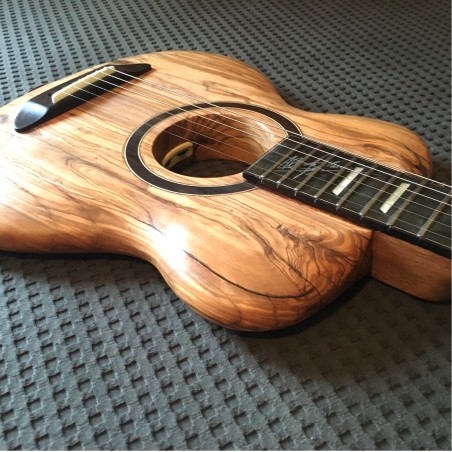 Guitarra eléctrica de olivo