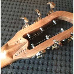 Guitarra eléctrica de olivo