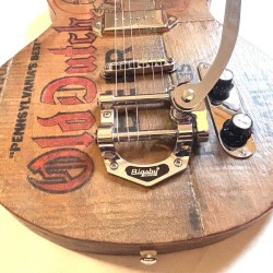 Guitarra de caja de cerveza