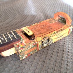 Guitarra cigar box de 3 cuerdas