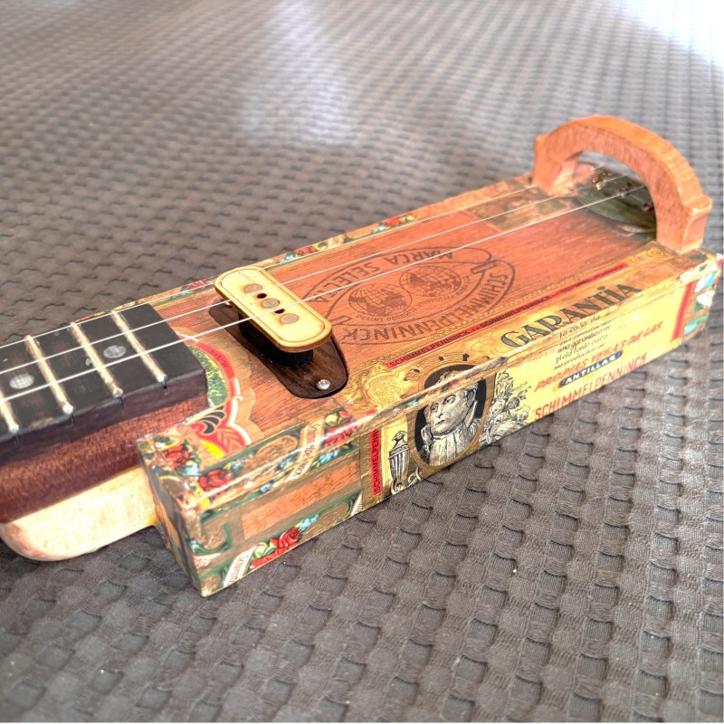Guitarra cigar box de 3 cuerdas