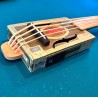 Ukulele bajo de caja de cigarros