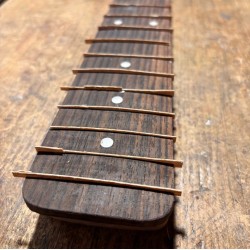 Conversión de mástil de bajo a fretless